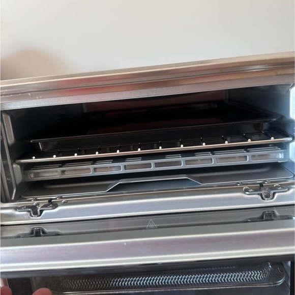 Pampered Chef Deluxe Air Fryer & Oven with Bakeware set - Picture 3 of 5